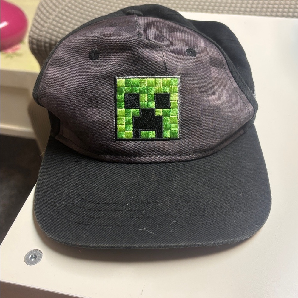 Black and Green Creeper Cap